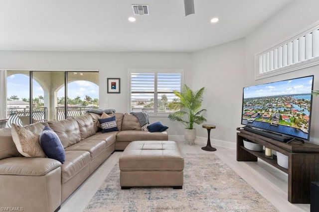 1950 SE 36th ST, Cape Coral, FL 33904