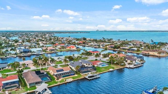 1950 SE 36th ST, Cape Coral, FL 33904