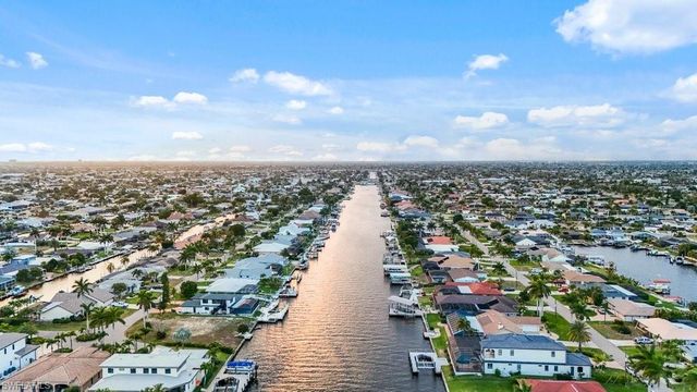 1950 SE 36th ST, Cape Coral, FL 33904