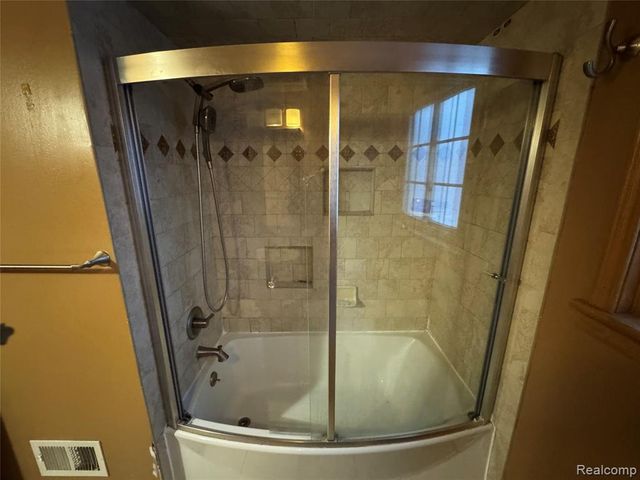 4411 Bloomfield Drive, Sterling Heights, MI 48310