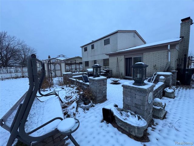 4411 Bloomfield Drive, Sterling Heights, MI 48310