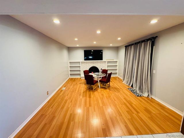 4411 Bloomfield Drive, Sterling Heights, MI 48310