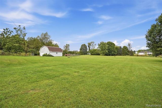 2800 Cedar Valley Drive, Howell, MI 48843