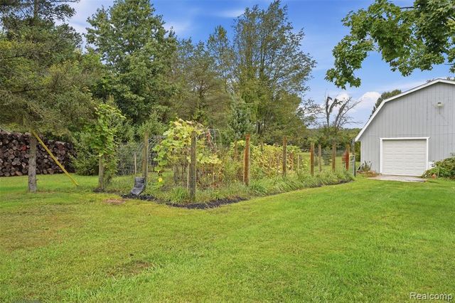 2800 Cedar Valley Drive, Howell, MI 48843