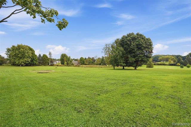 2800 Cedar Valley Drive, Howell, MI 48843