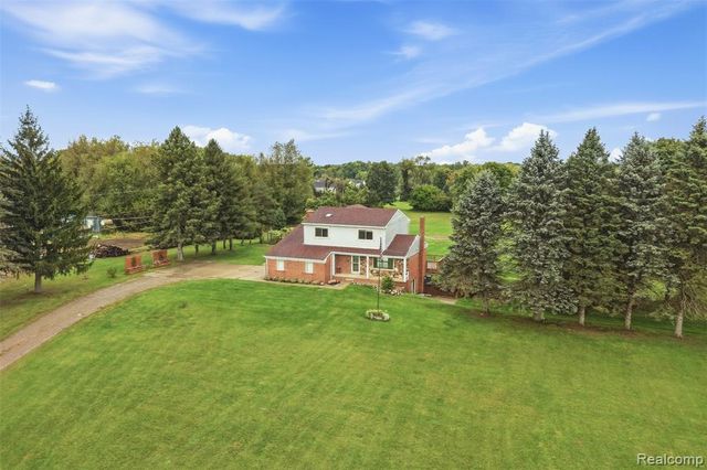 2800 Cedar Valley Drive, Howell, MI 48843