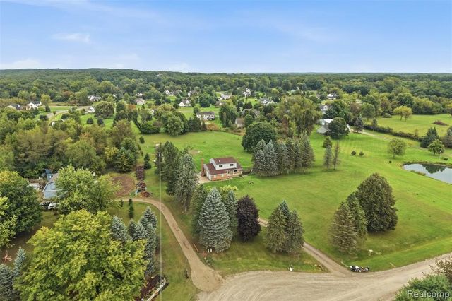 2800 Cedar Valley Drive, Howell, MI 48843