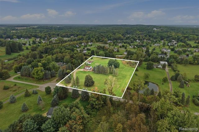 2800 Cedar Valley Drive, Howell, MI 48843