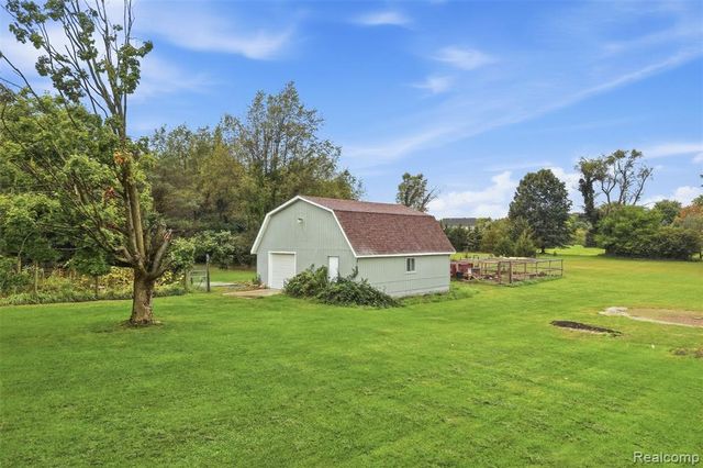 2800 Cedar Valley Drive, Howell, MI 48843