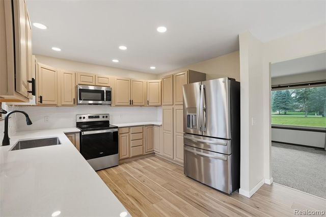 2800 Cedar Valley Drive, Howell, MI 48843