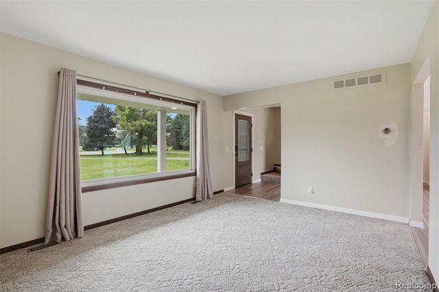 2800 Cedar Valley Drive, Howell, MI 48843