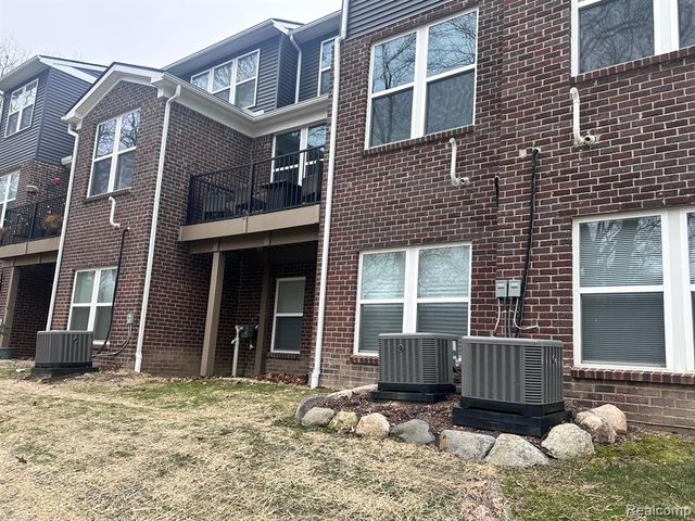 676 N Peppermint Drive 47, Rochester, MI 48307