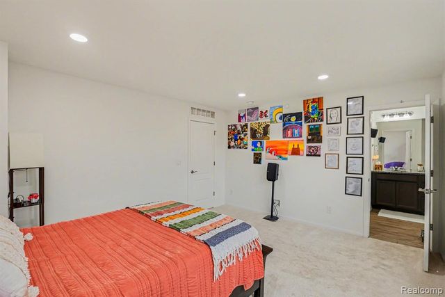 676 N Peppermint Drive 47, Rochester, MI 48307