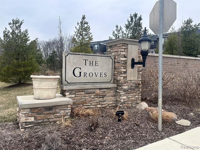 676 N Peppermint Drive 47, Rochester, MI 48307