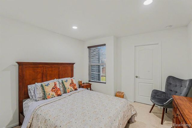 676 N Peppermint Drive 47, Rochester, MI 48307