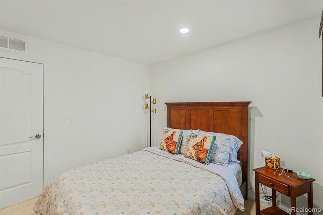 676 N Peppermint Drive 47, Rochester, MI 48307