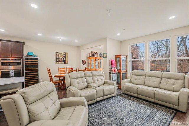 676 N Peppermint Drive 47, Rochester, MI 48307