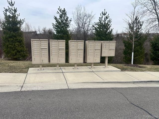 676 N Peppermint Drive 47, Rochester, MI 48307