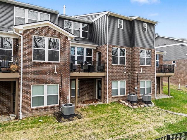 676 N Peppermint Drive 47, Rochester, MI 48307