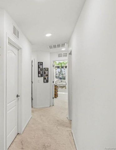 676 N Peppermint Drive 47, Rochester, MI 48307