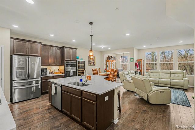 676 N Peppermint Drive 47, Rochester, MI 48307