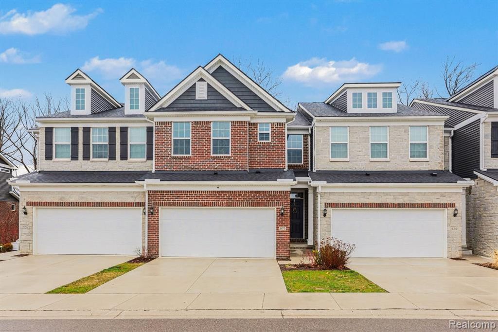 676 N Peppermint Drive 47, Rochester, MI 48307