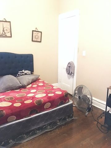 1607 S Sawyer Avenue, Chicago, IL 60623