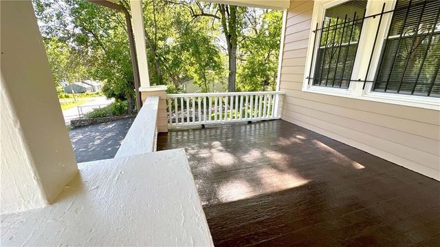 2005 E 81st Street, Kansas City, MO 64132