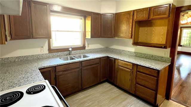 2005 E 81st Street, Kansas City, MO 64132