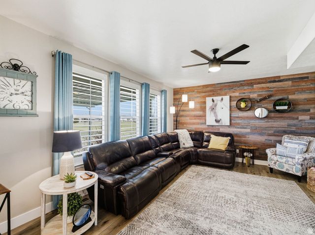 3546 BROOKSHIRE DR, Syracuse, UT 84075