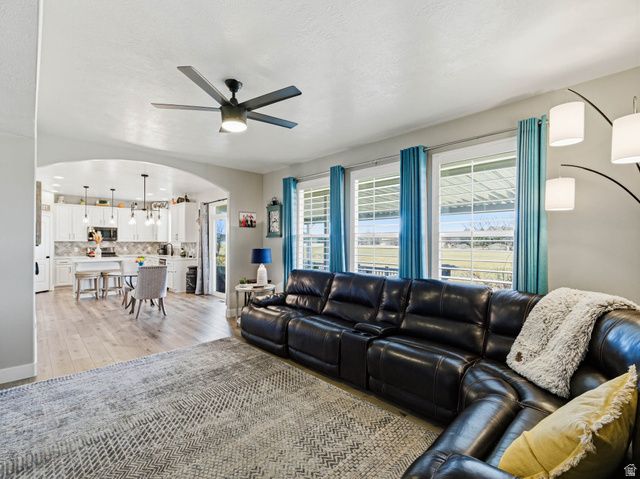 3546 BROOKSHIRE DR, Syracuse, UT 84075