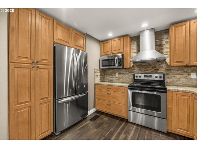 24165 S BROCKWAY Rd, Oregon City, OR 97045