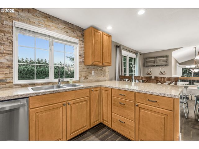 24165 S BROCKWAY Rd, Oregon City, OR 97045