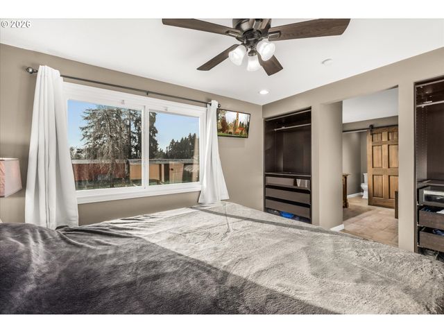 24165 S BROCKWAY Rd, Oregon City, OR 97045