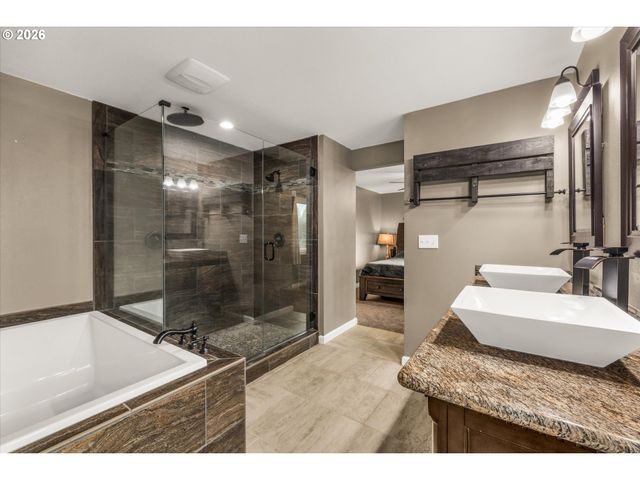 24165 S BROCKWAY Rd, Oregon City, OR 97045