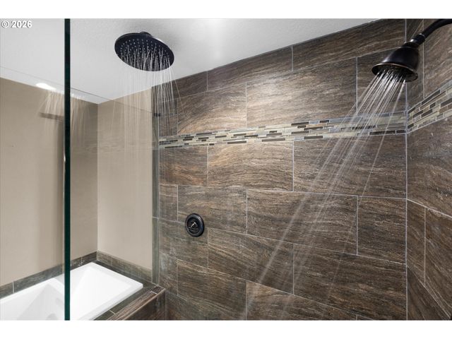 24165 S BROCKWAY Rd, Oregon City, OR 97045