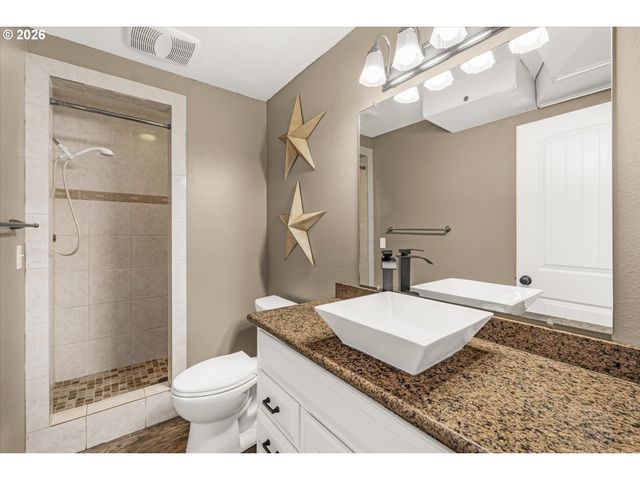 24165 S BROCKWAY Rd, Oregon City, OR 97045