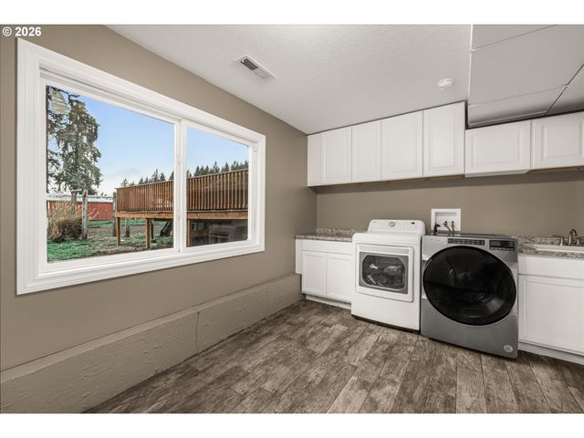 24165 S BROCKWAY Rd, Oregon City, OR 97045