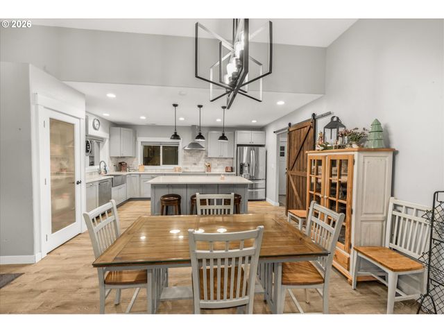 24165 S BROCKWAY Rd, Oregon City, OR 97045