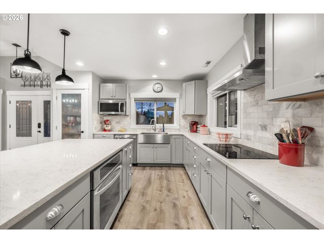 24165 S BROCKWAY Rd, Oregon City, OR 97045