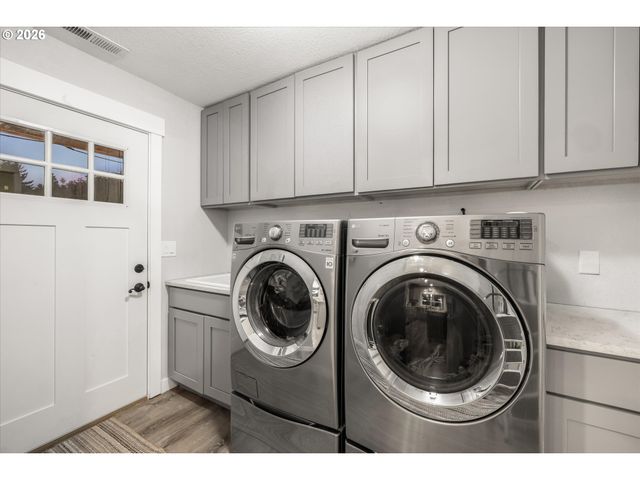 24165 S BROCKWAY Rd, Oregon City, OR 97045