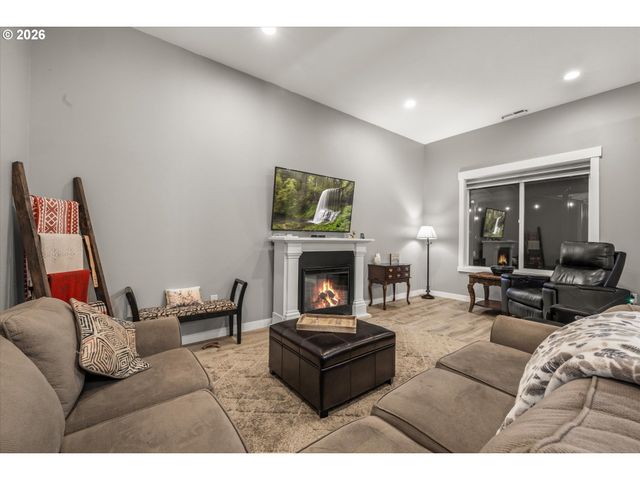 24165 S BROCKWAY Rd, Oregon City, OR 97045