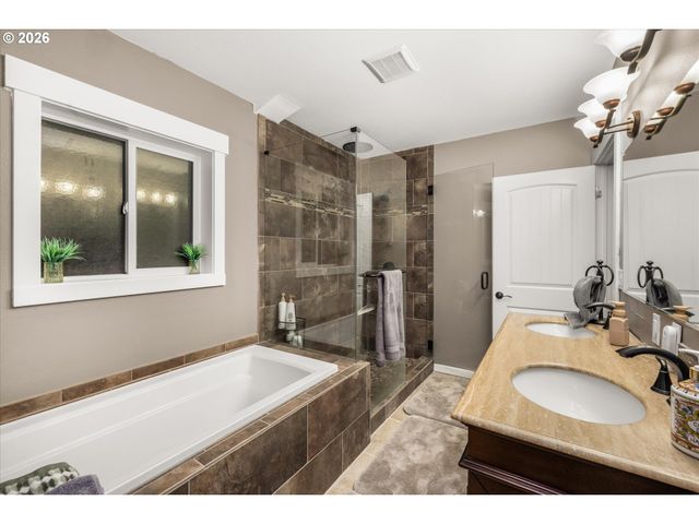 24165 S BROCKWAY Rd, Oregon City, OR 97045