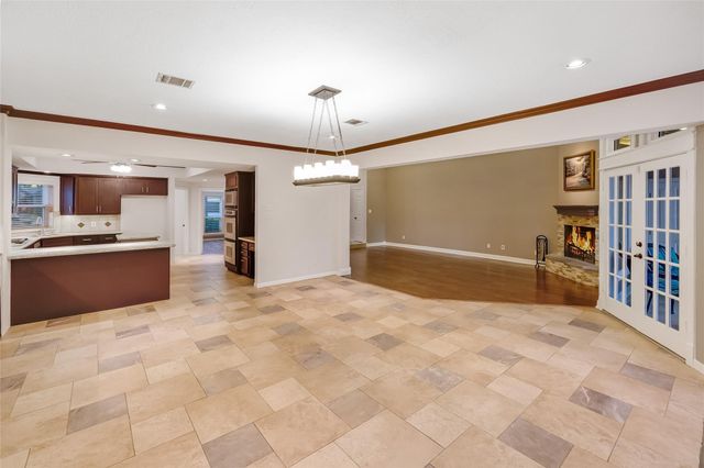 6 S Buck Ridge, The Woodlands, TX 77381