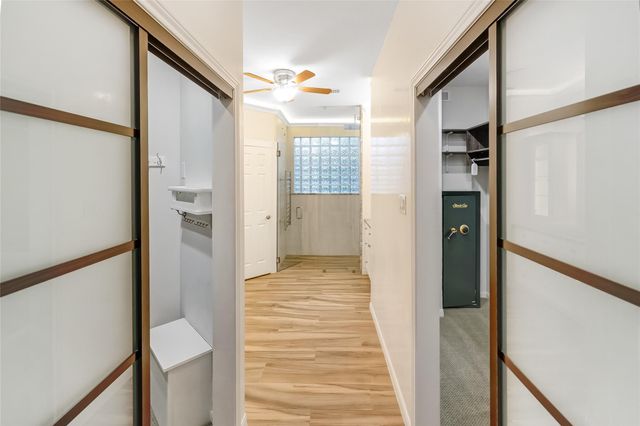 6 S Buck Ridge, The Woodlands, TX 77381