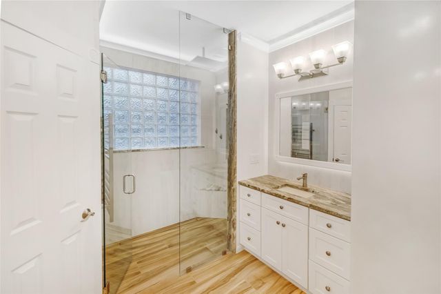 6 S Buck Ridge, The Woodlands, TX 77381