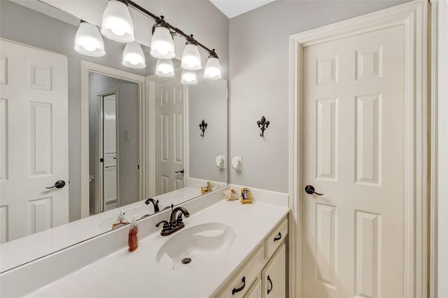 6 S Buck Ridge, The Woodlands, TX 77381