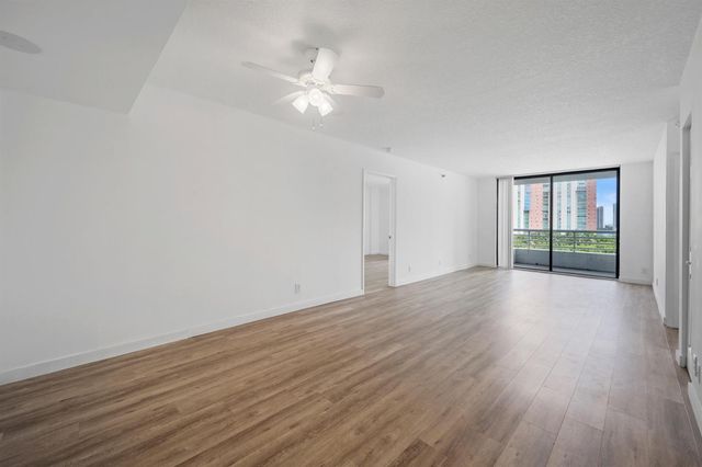3300 NE 192nd Street 915, Aventura, FL 33180