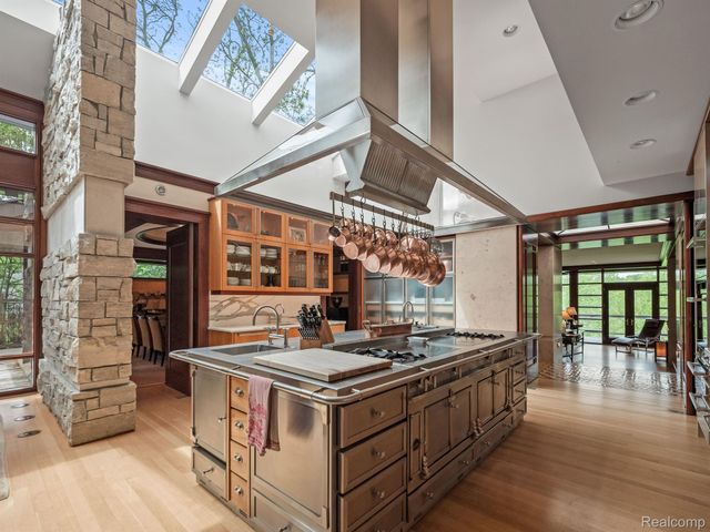 834 SOUTHFIELD Road, Birmingham, MI 48009