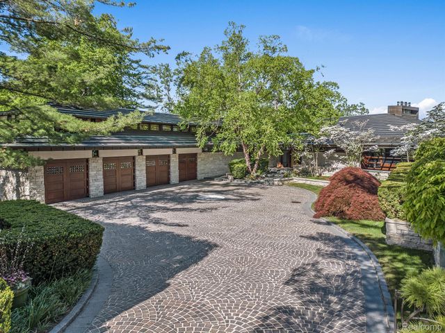 834 SOUTHFIELD Road, Birmingham, MI 48009